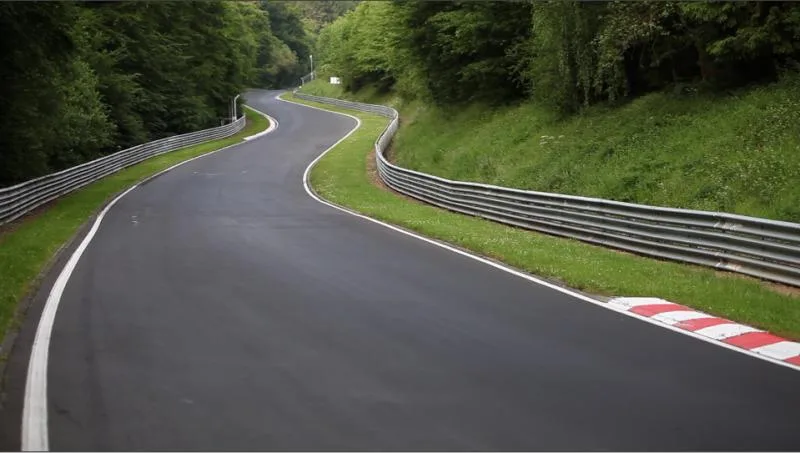 Flugplatz en Fuchsröhre: de snelste bochtencombinatie van de Nordschleife