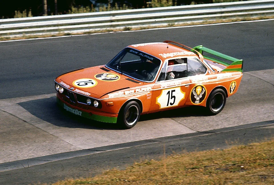 Het Karussell: geschiedenis en techniek van de beroemdste bocht van de Nordschleife