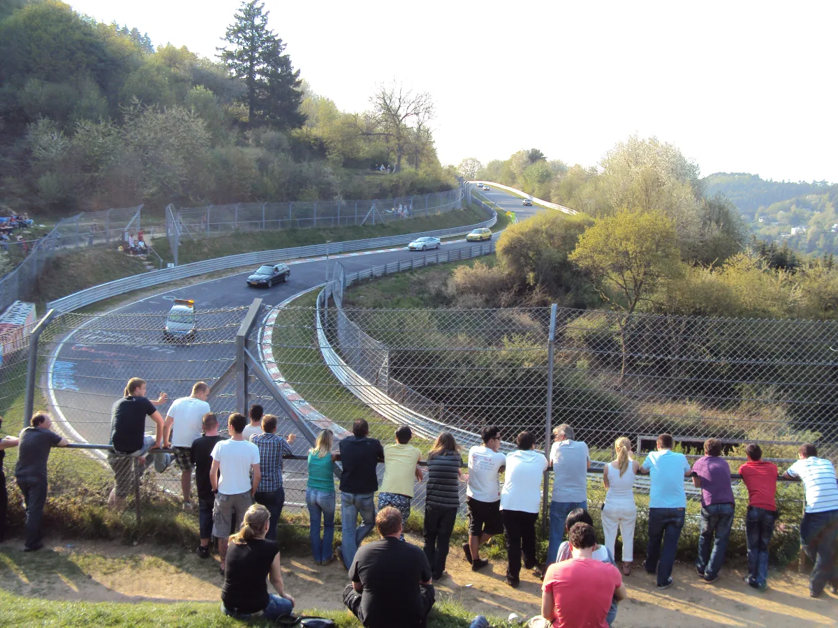 Touristenfahrten op de Nordschleife: wat het inhoudt en hoe het werkt